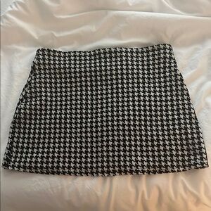 Stylish Black and White Houndstooth Skirt